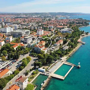 apartments-rooms-kolovare-beach-2.hotelinzadar.com/